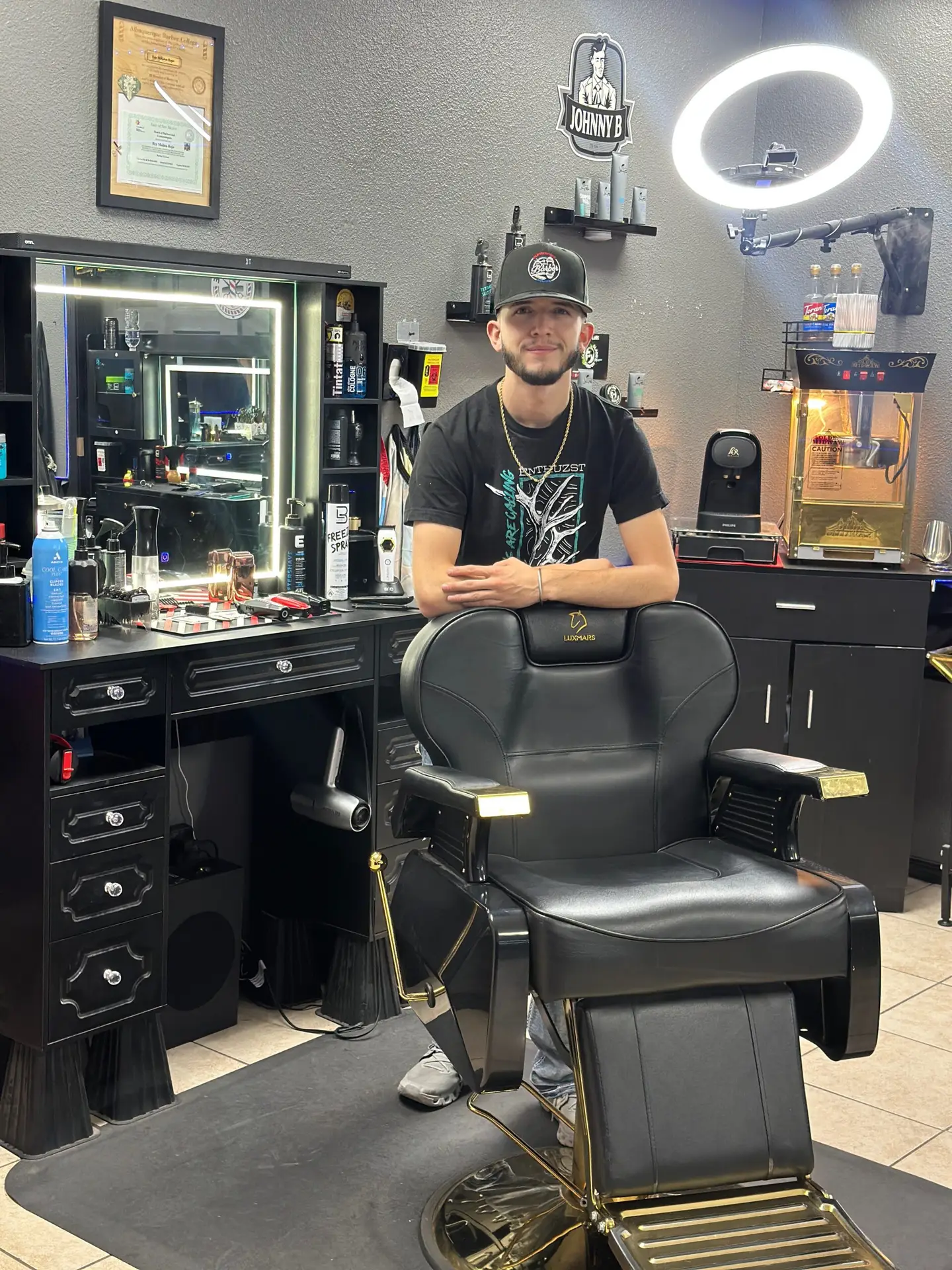 Rey Molina, barber